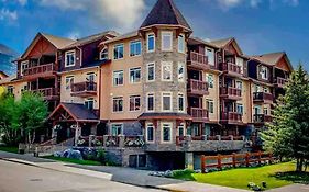 Falcon Crest Lodge 1 Bedroom Condo With Gym & Hot-Tubs & Mountain View